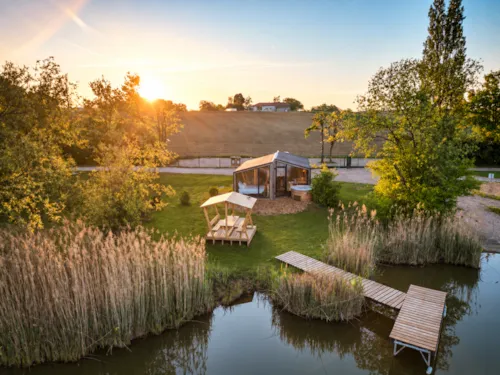 Accommodation - Càbina De Spa De Fusta A La Deriva - image n°1 - Camping Le Domaine des Feuilles