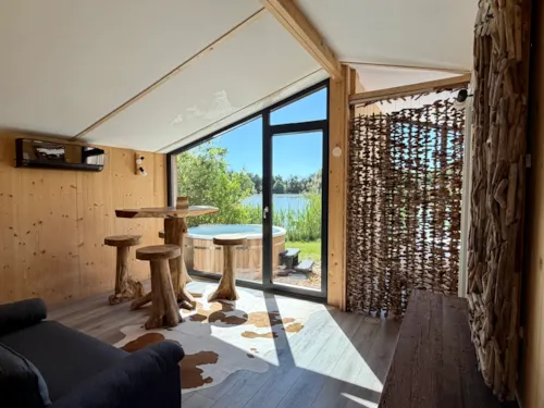 Accommodation - Càbina De Spa De Fusta A La Deriva - image n°2 - Camping Le Domaine des Feuilles