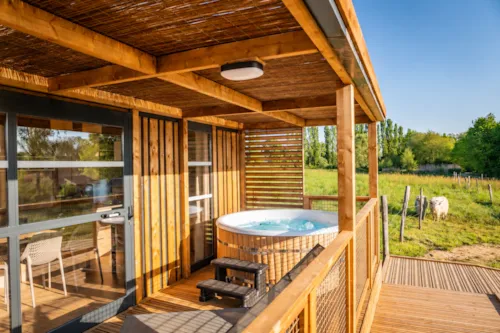 Location - Cabane Spa Animaux - image n°1 - Camping Le Domaine des Feuilles