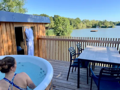Accommodation - Spa Horizon Cabin - image n°2 - Camping Le Domaine des Feuilles