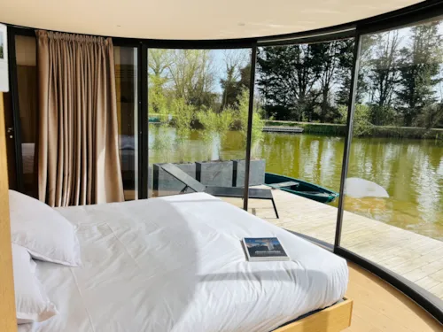 Accommodation - Lumipod Spa Flottant - image n°2 - Camping Le Domaine des Feuilles