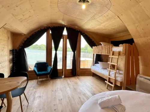Accommodation - Cabin Spa Les Flots - image n°5 - Camping Le Domaine des Feuilles