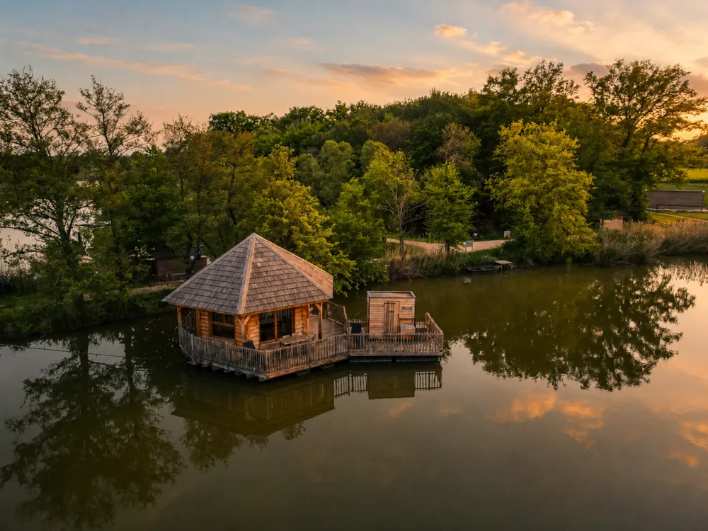 Accommodation - Cabin Ruche - Camping Le Domaine des Feuilles
