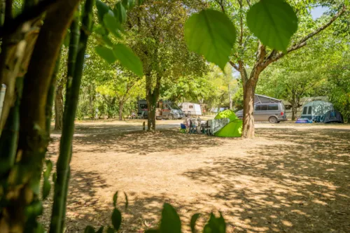 Pitch - Emplacement 1 Personne Randonneur, Vélo, Moto - image n°1 - Camping Le Castelas