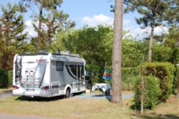 Kampeerplaats(en) - Kampeerplaats + 1 Auto + 1 Tent Og 1 Auto + 1 Caravan Og 1 Camper - CLUB MARINA-LANDES