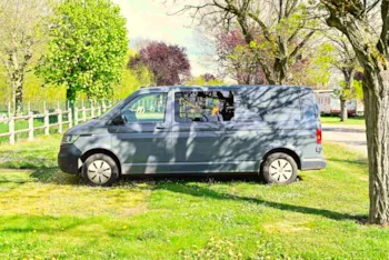 Emplacement - Emplacement Grand Confort - 1 Véhicule + Branchement Électrique 6A - Camping de la Pra