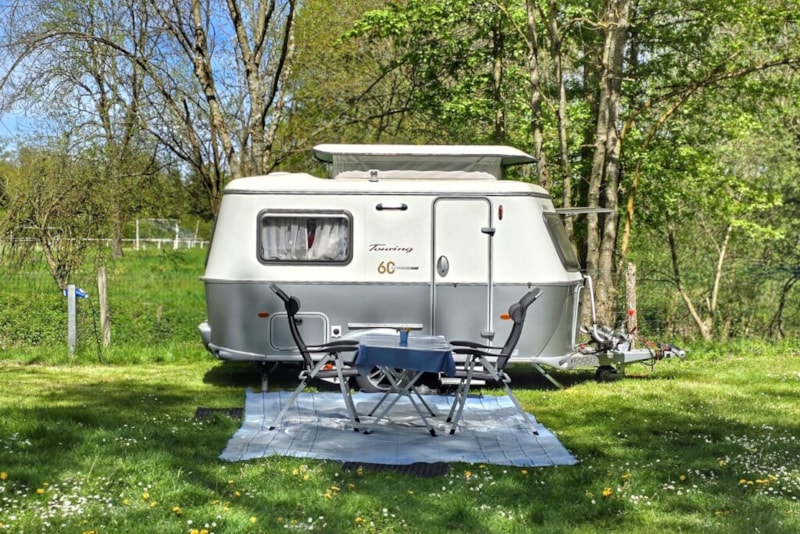 Stellplatz Grand Komfort - 1  Fahrzeug + Strom 6A