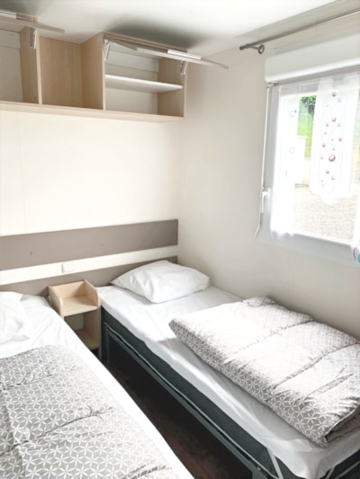 Air-conditioned mobile home — 3