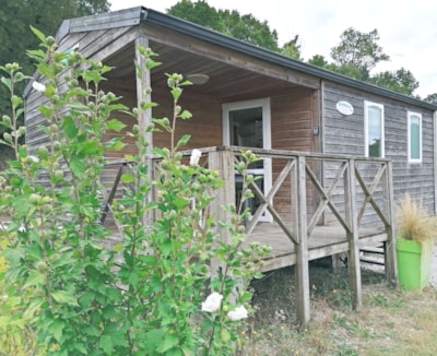 Air-conditioned mobile home — 1