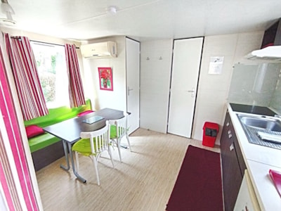 Air-conditioned mobile home — 3