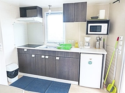 Air-conditioned mobile home — 4