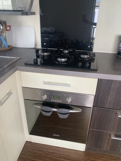 Fully equipped air-conditioned mobile home — 9