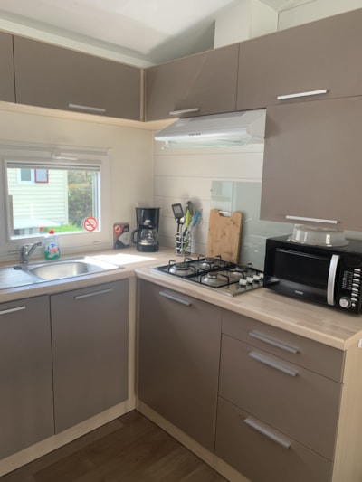 Air-conditioned mobile home — 7