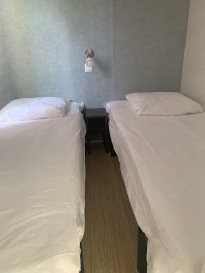 Air-conditioned mobile home — 6