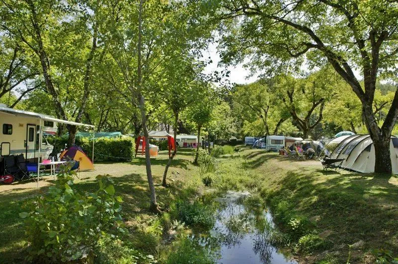 Stellplatz - Stellplatz Nature (Zelt / 1 Auto) - Camping MOULIN DE PAULHIAC