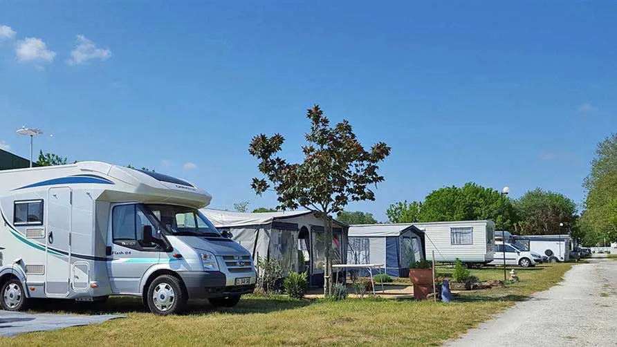 Camping Le Petit Dauphin