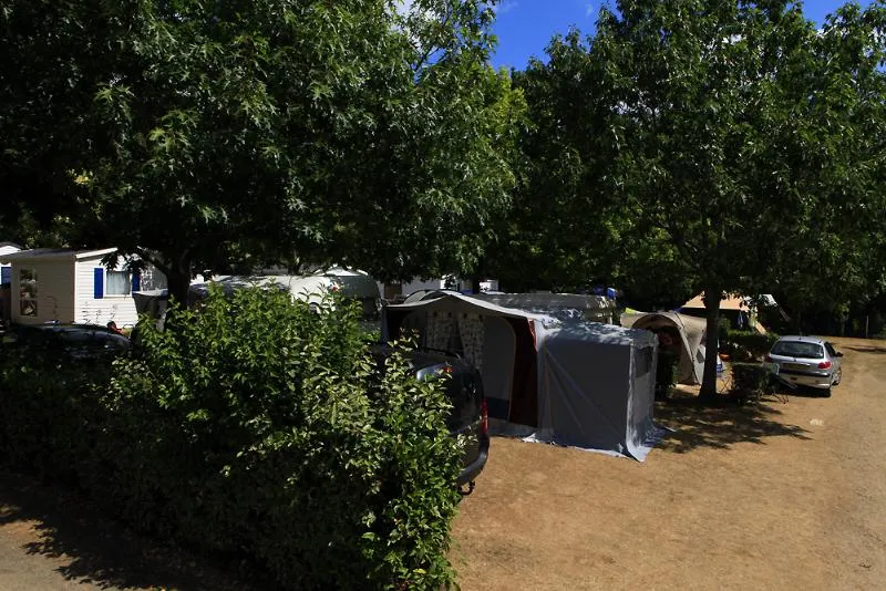 Emplacement Confort 120/130M² Avec 1 Véhicule Et Électricité 10 A