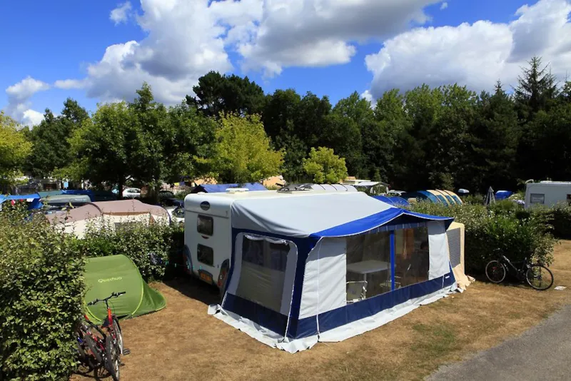 Emplacement Confort 80M² Avec 1 Véhicule Et Électricité 10 A
