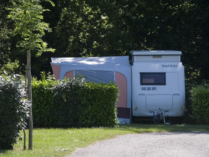 Emplacement Confort 80M² Avec 1 Véhicule Et Électricité 10 A