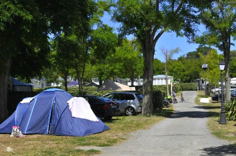 Emplacement + Voiture