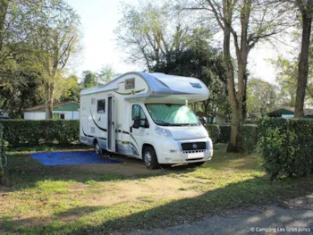 Stellplatz - Stellplatz + Auto - Airotel Camping LES GROS JONCS
