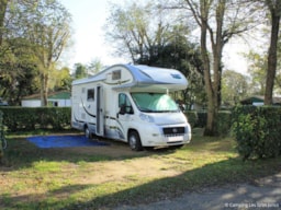 Kampeerplaats(en) - Kampeerplaats + Auto - Airotel Camping LES GROS JONCS