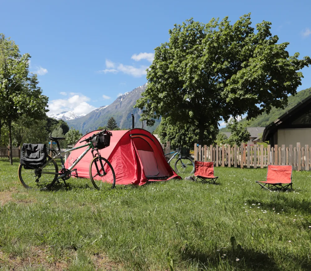Stellplatz - Kleines Zeltplatzpaket < 6M² - Camping Le Martinet 