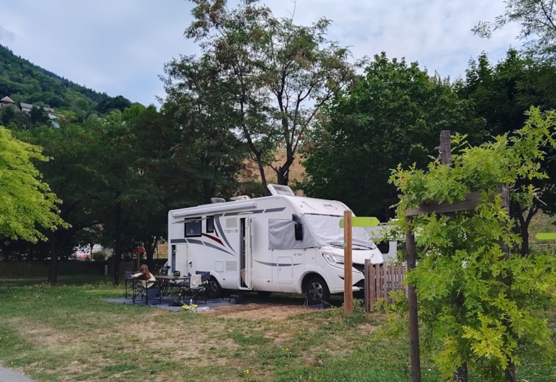 XL-Stellplatzpaket 1 Auto und 1 Ausrüstungs (Zelt oder Wohnwagen oder Wohnmobil oder Transporter