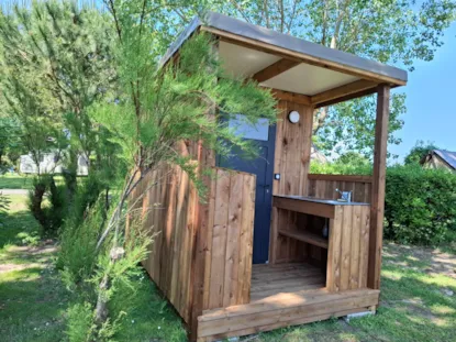 Premium Package - Private Bathroom (Shower, Wc, Washbasin), Outdoor Kitchen, Electricity