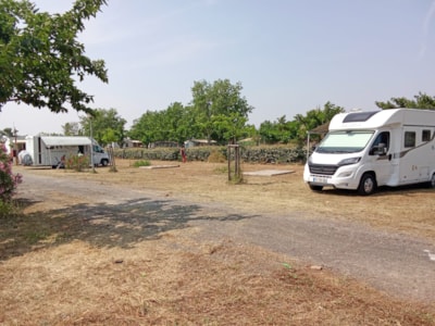 COMFORT PACKAGE: Pitch + 2 people + electricity