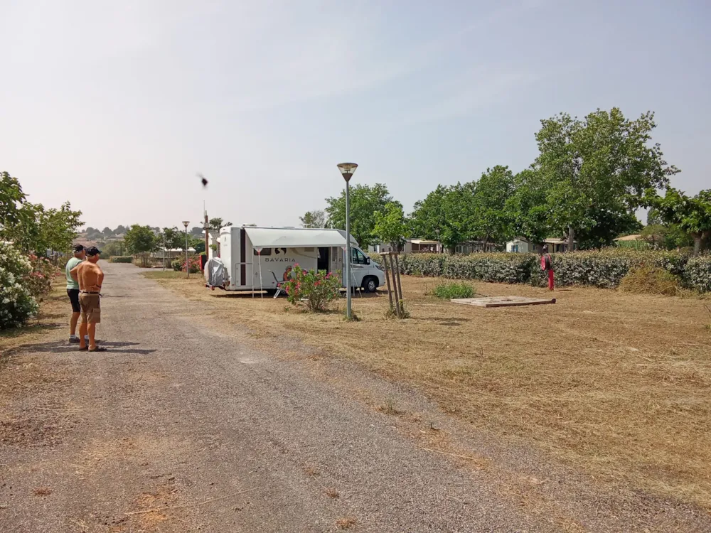 Emplacement - Forfait Nature - 2 Pers, 1 Véhicule, Sans Électricité - Camping Seasonova Ensoya
