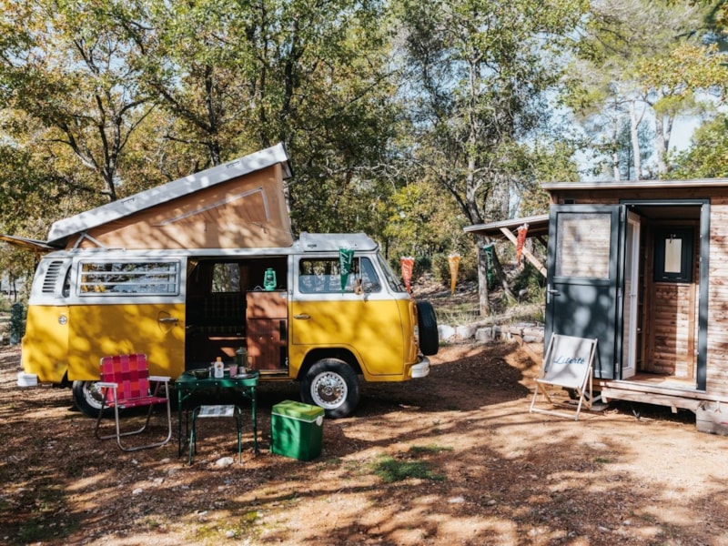 Comfort Pitch + 1 vehicle - with private facilities + electricity