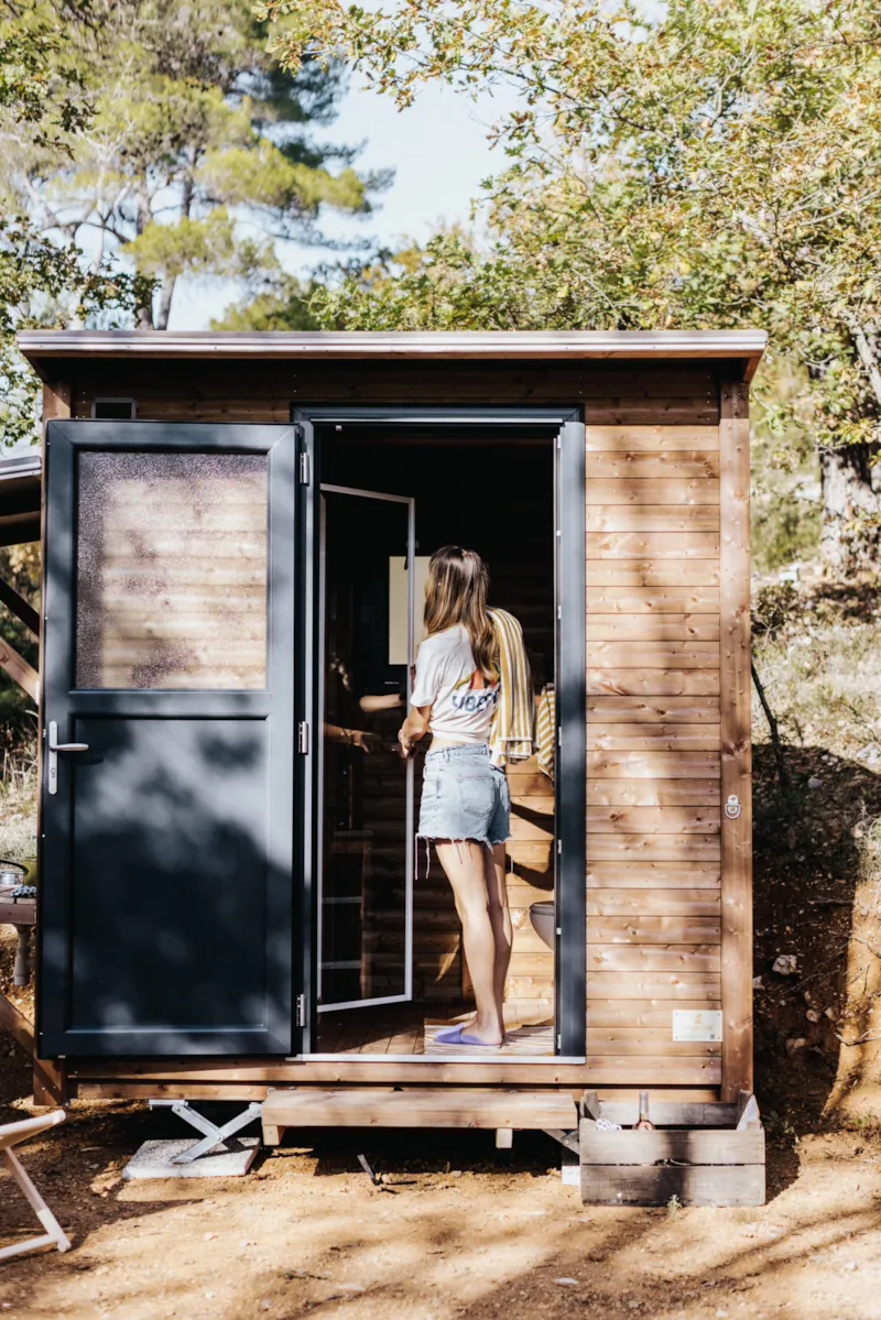 Emplacement Confort, 1 Véhicule - "Sanitaire Privatif" + Électricité