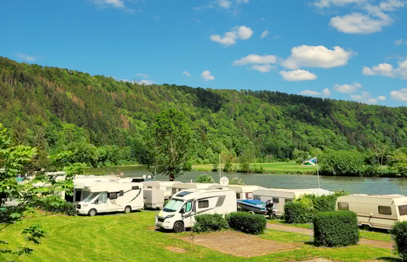 Piazzola : auto + Tenda piccola, 2nd row and meadow