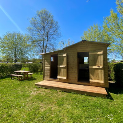 Premium pitch with private sanitary facilities and kitchenette! — 1