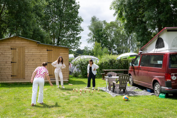 Emplacement Premium Avec Sanitaire Individuel Privé Et Kitchenette!