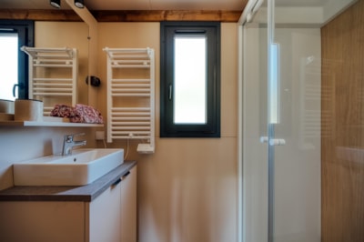 Premium Chalet Maine 1 bedroom - TV - NEW 2026, PRIVATE PONTOON  !