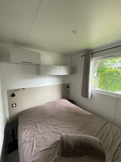 Mobilhome GRAND LARGE 2 bedrooms + 1 additional bed in living room on the sofa. — 5