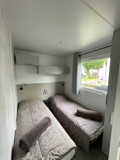 Mobilhome GRAND LARGE 2 bedrooms + 1 additional bed in living room on the sofa. — 6
