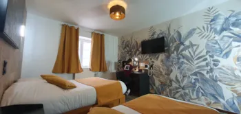 Chambre - Chambre Triple - Hôtel & Camper Le Moulin de la Brevette  