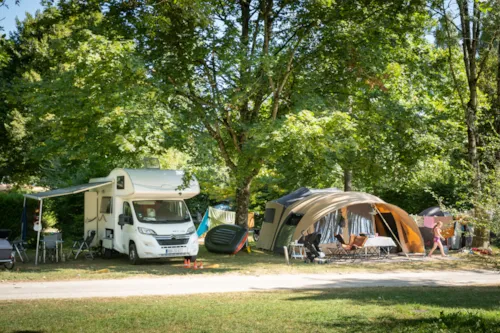 Pitch - Camping Package (Pitch, 2 People, 1 Vehicle) - image n°5 - Camping Onlycamp du Lac de Roybon
