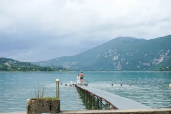 Emplacement - Forfait Camping (Emplacement, 2 Personnes, 1 Véhicule) - Camping Onlycamp Ferrand