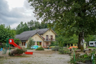 Camping package (pitch, 2 people, 1 vehicle)
