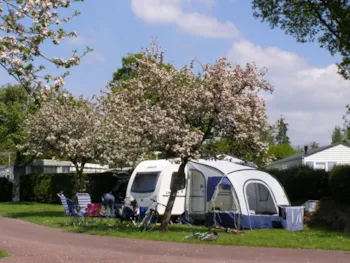 Stellplatz - Campingplatz Nature 90 / 100M² - - Camping Etang des Haizes