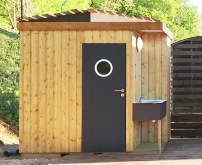 Pitch 90m² with private sanitary