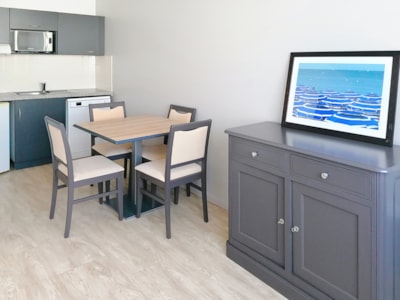 1-Bedroom Apartment with Twin Beds — 6