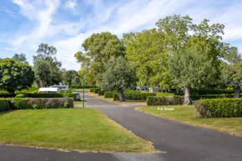 Pitch - Camping Package (2 People, 1 Vehicle, 1 Installation) - Camping Onlycamp Les Grenettes