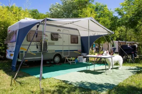 Pitch - Grand Confort Package: Pitch + Electricity + Water And Drainage Point - image n°2 - Camping La Nouzarède