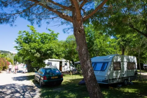 Pitch - Grand Confort Package: Pitch + Electricity + Water And Drainage Point - image n°3 - Camping La Nouzarède