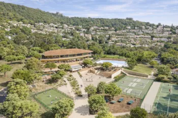 Camping Le Parc Des Chênes - MyCamping